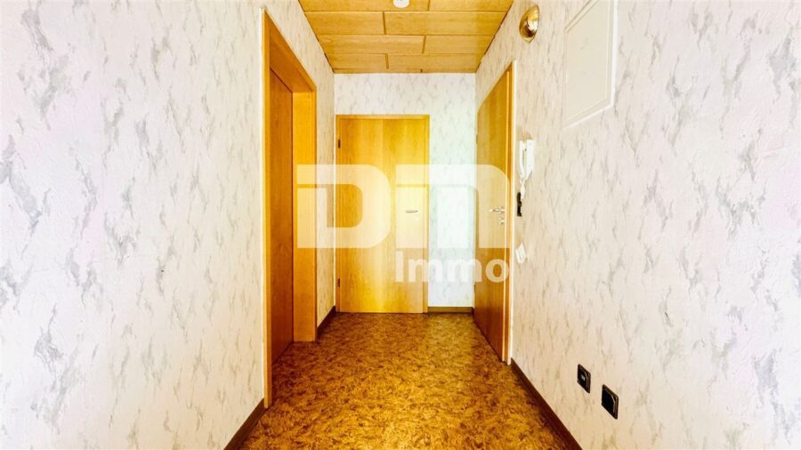 Einfamilienhaus mit Einliegerwohnung in Traumlage mit Terrasse, Naturgarten und Garage - DG Flur / Diele